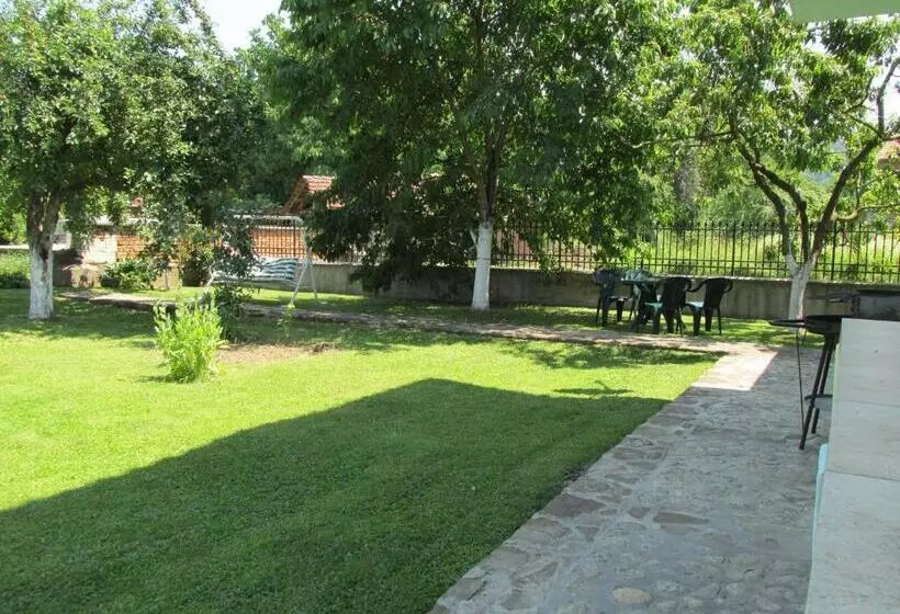 Majatalo Pri Orehite Guesthouse