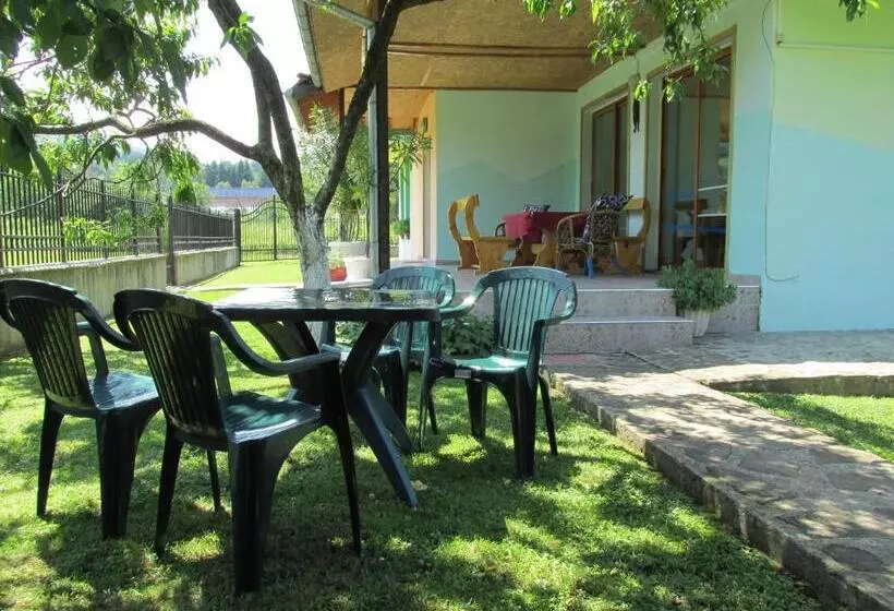 Majatalo Pri Orehite Guesthouse