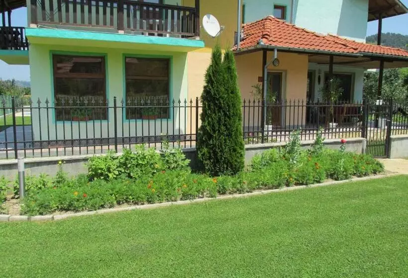 Majatalo Pri Orehite Guesthouse