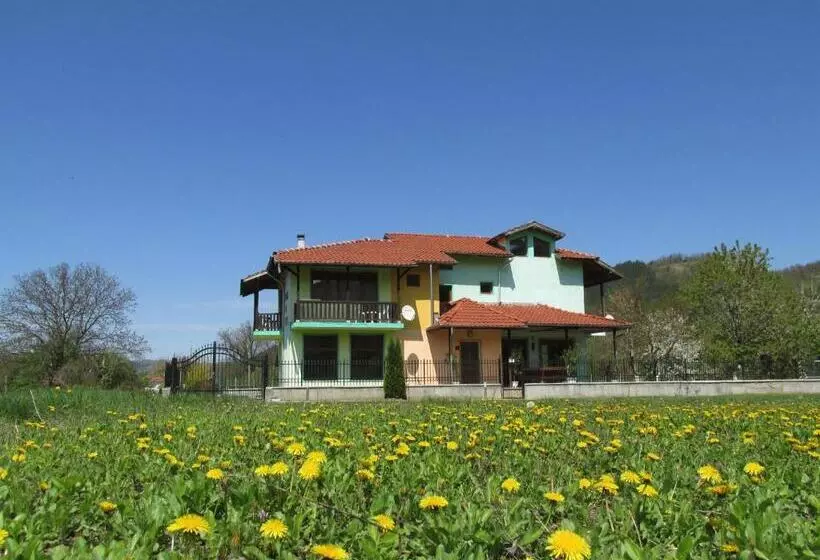 Majatalo Pri Orehite Guesthouse