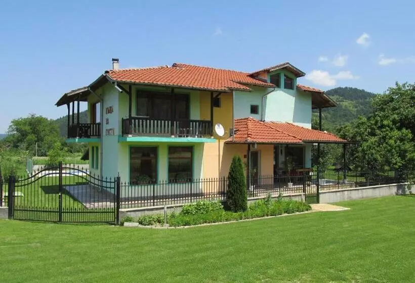 Majatalo Pri Orehite Guesthouse