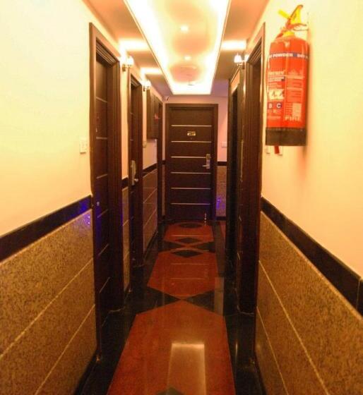 Hotel Le Emerald Residency