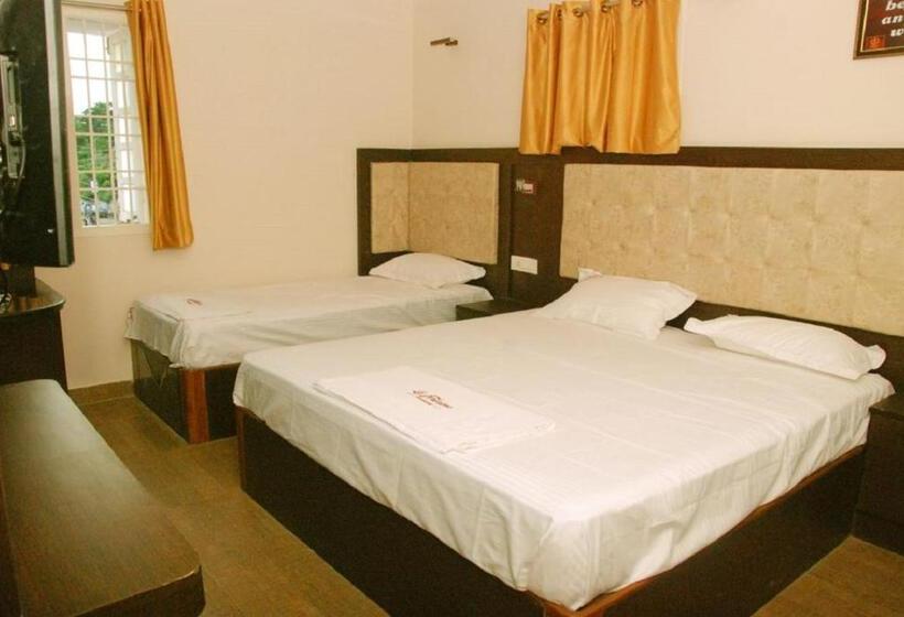 Hotel Le Emerald Residency