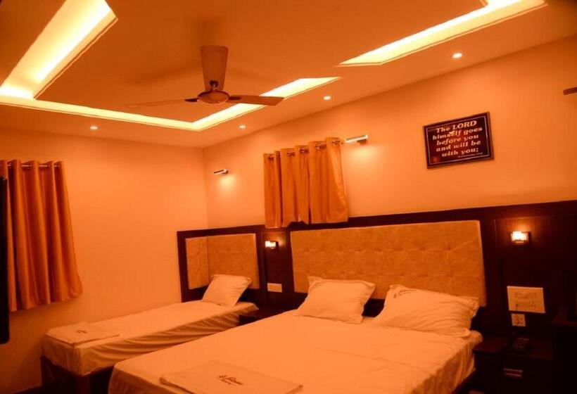 Hotel Le Emerald Residency