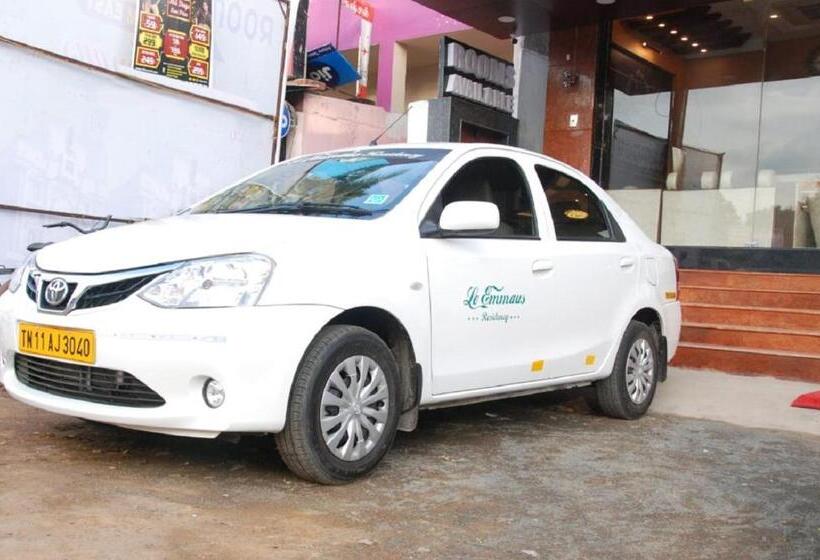 Hotel Le Emerald Residency