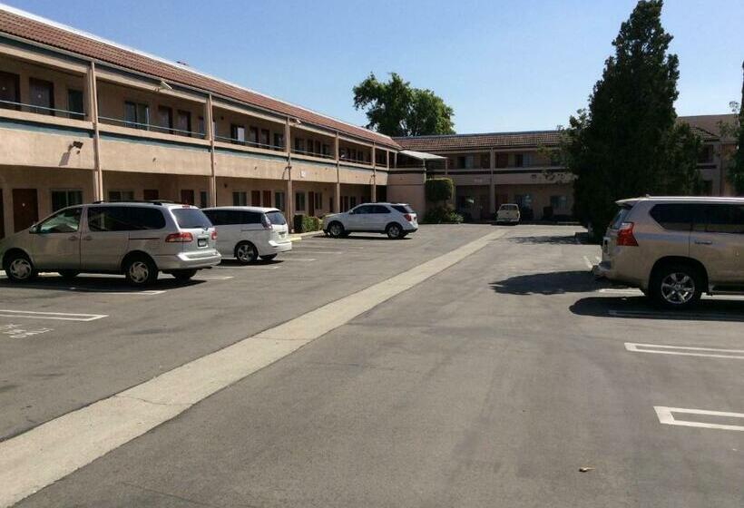 汽车旅馆  New Century Inn