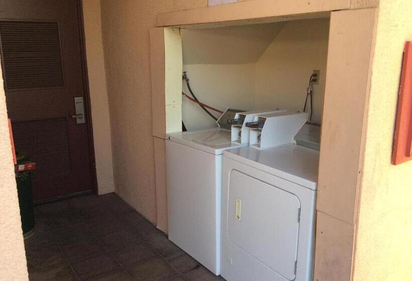 汽车旅馆  New Century Inn