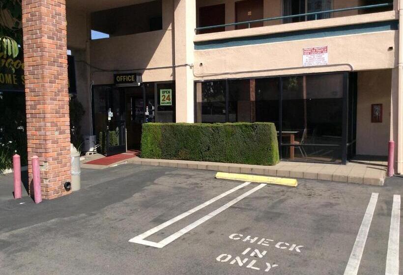 汽车旅馆  New Century Inn