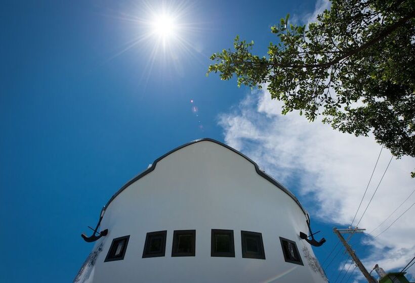 هتل Discovery B&b