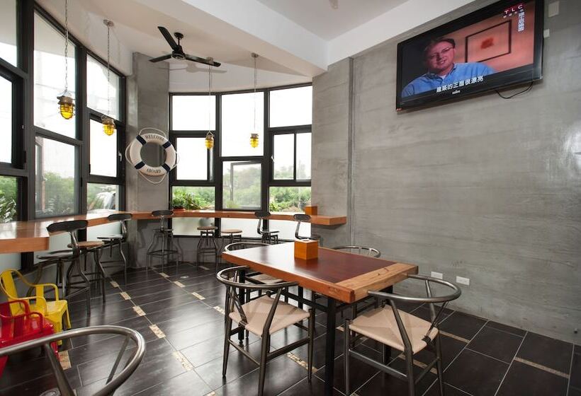 هتل Discovery B&b