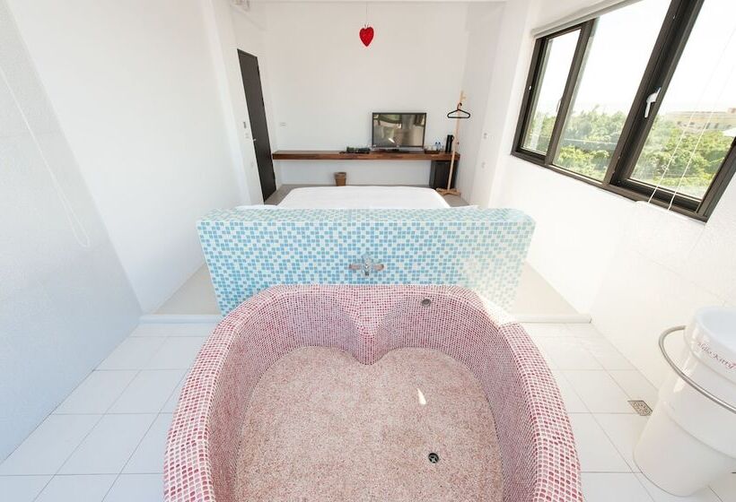 هتل Discovery B&b