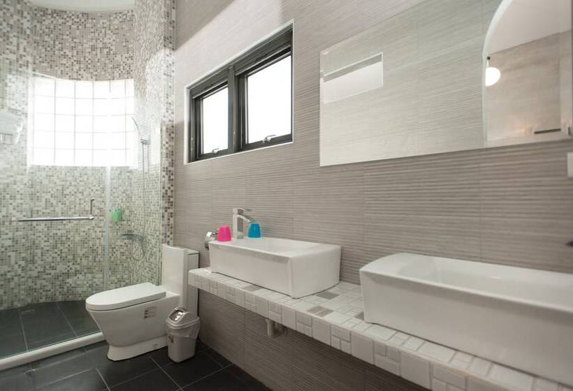 هتل Discovery B&b