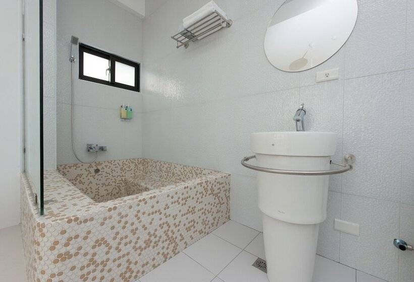 هتل Discovery B&b