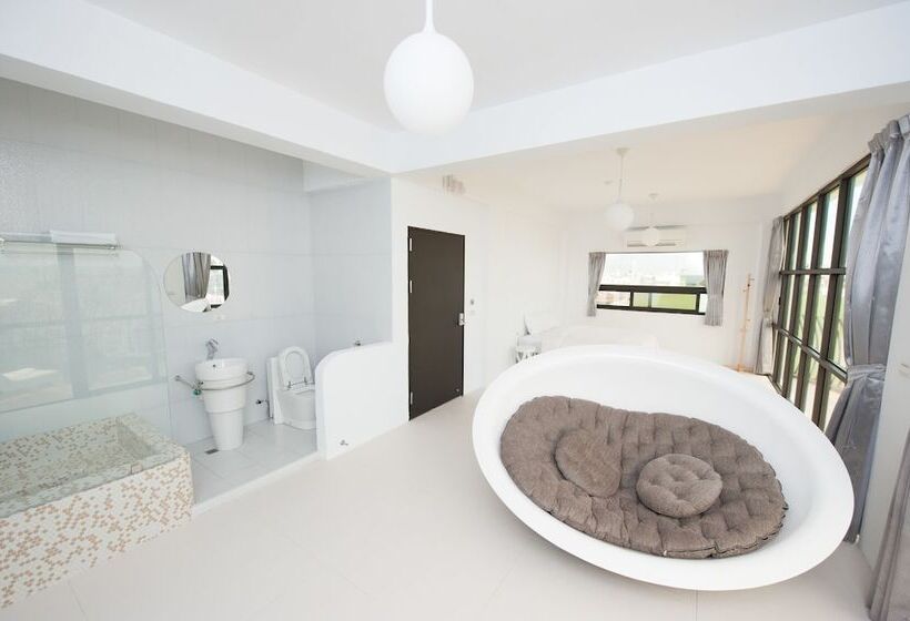 هتل Discovery B&b