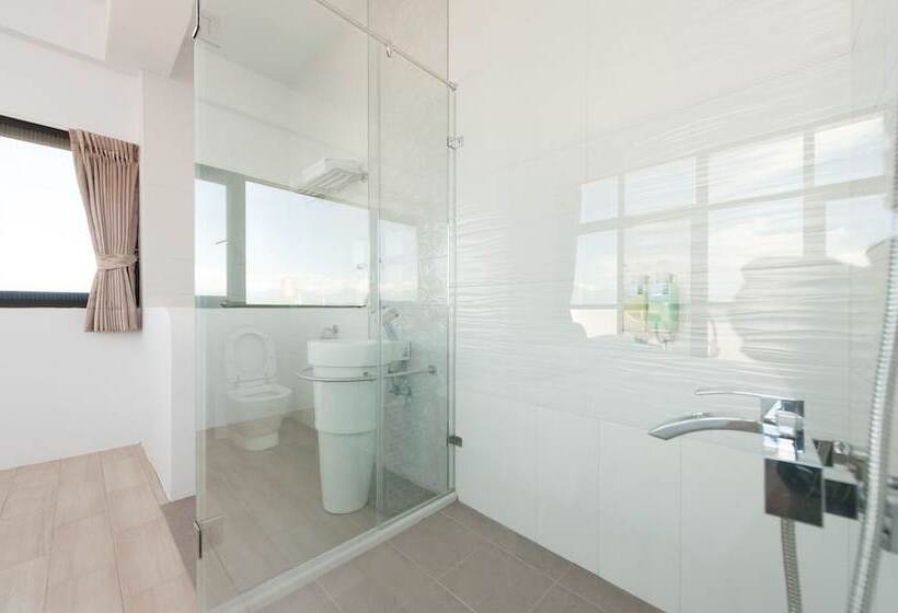 هتل Discovery B&b