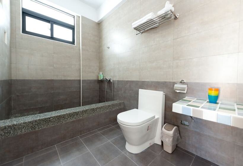 هتل Discovery B&b