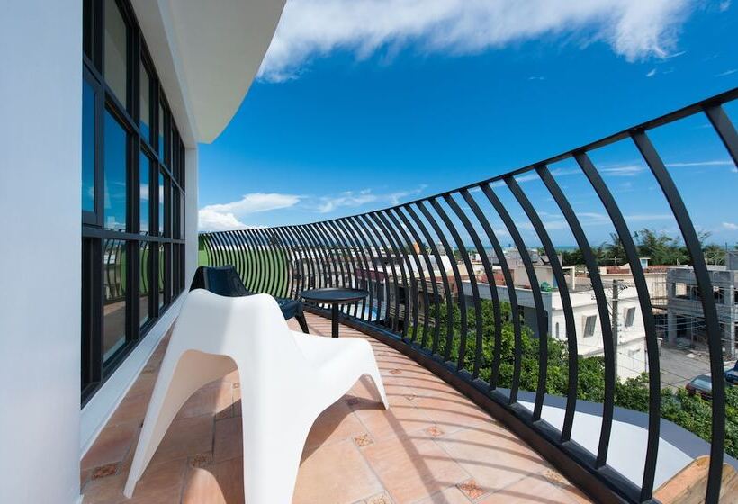 هتل Discovery B&b