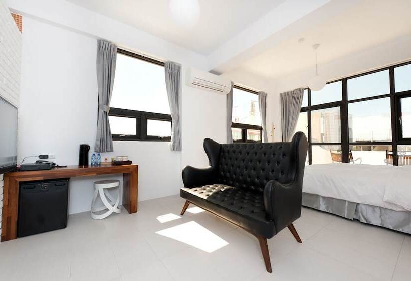 هتل Discovery B&b