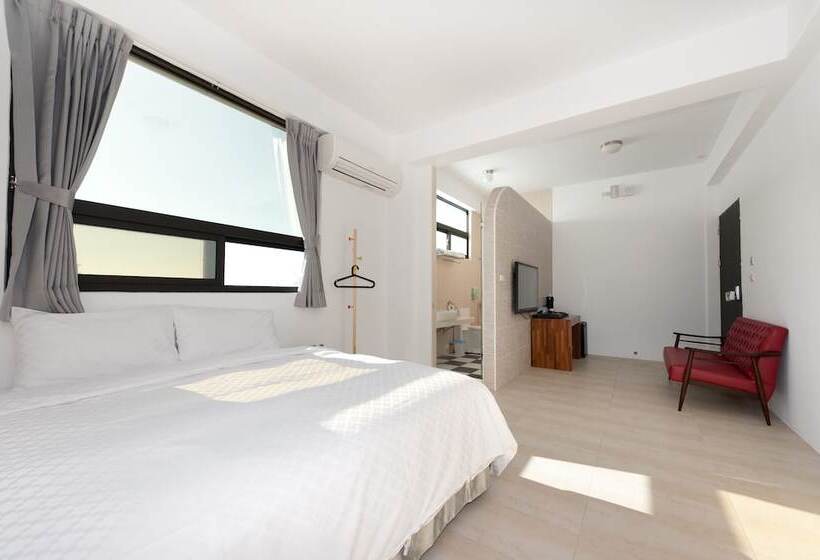 هتل Discovery B&b