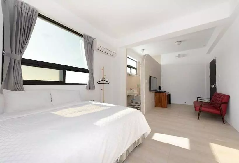 هتل Discovery B&b