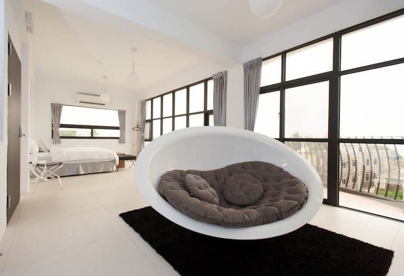 هتل Discovery B&b