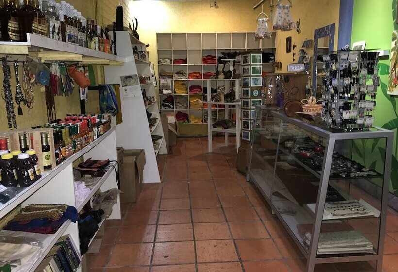 هتل Cheers Cabañas