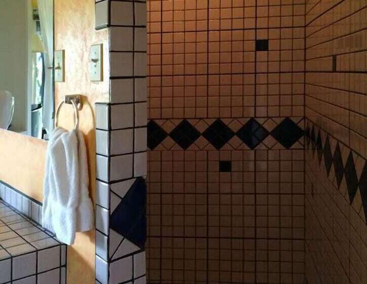 هتل Cheers Cabañas