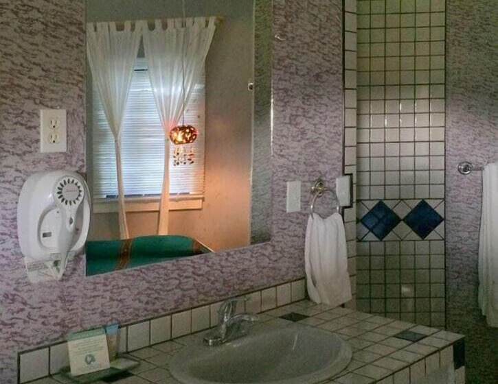 هتل Cheers Cabañas