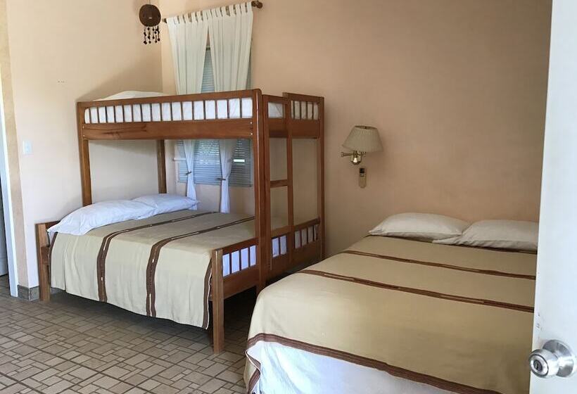 هتل Cheers Cabañas