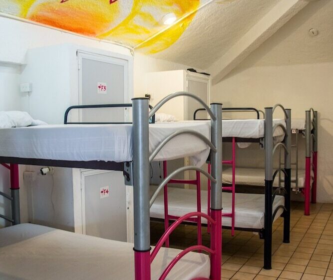 هتل Enjoy Playa Hostel