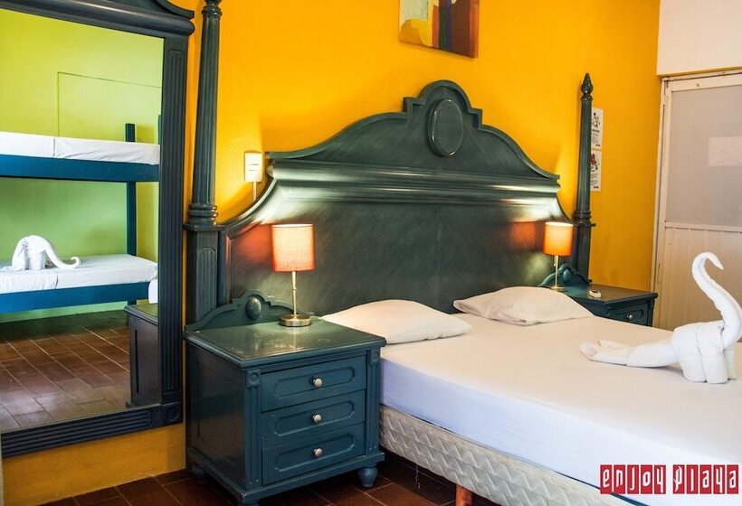 هتل Enjoy Playa Hostel