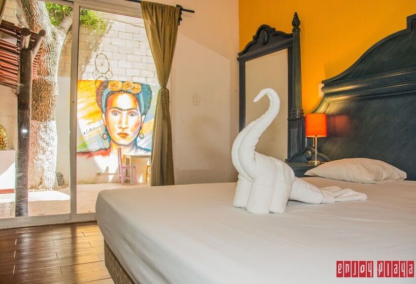 هتل Enjoy Playa Hostel