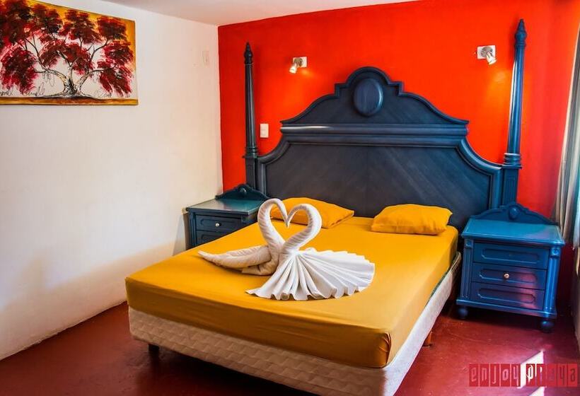 هتل Enjoy Playa Hostel