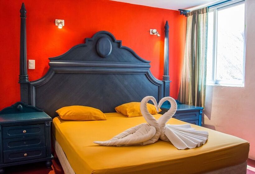 هتل Enjoy Playa Hostel