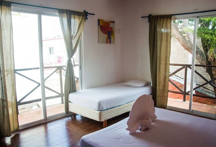 هتل Enjoy Playa Hostel