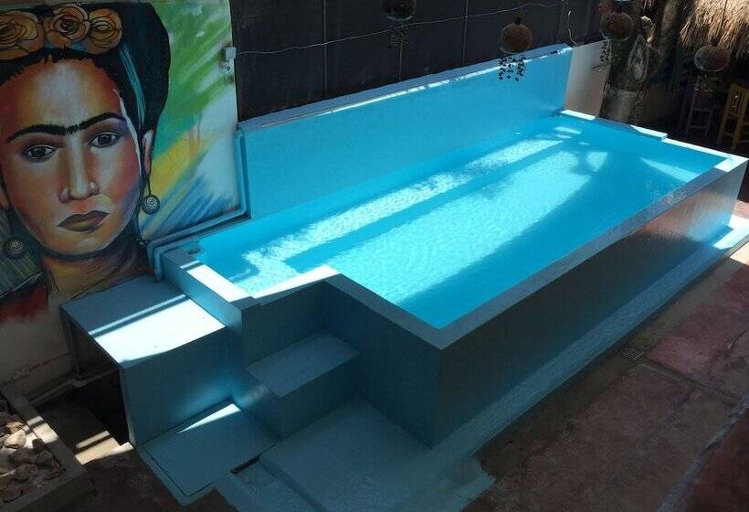 هتل Enjoy Playa Hostel