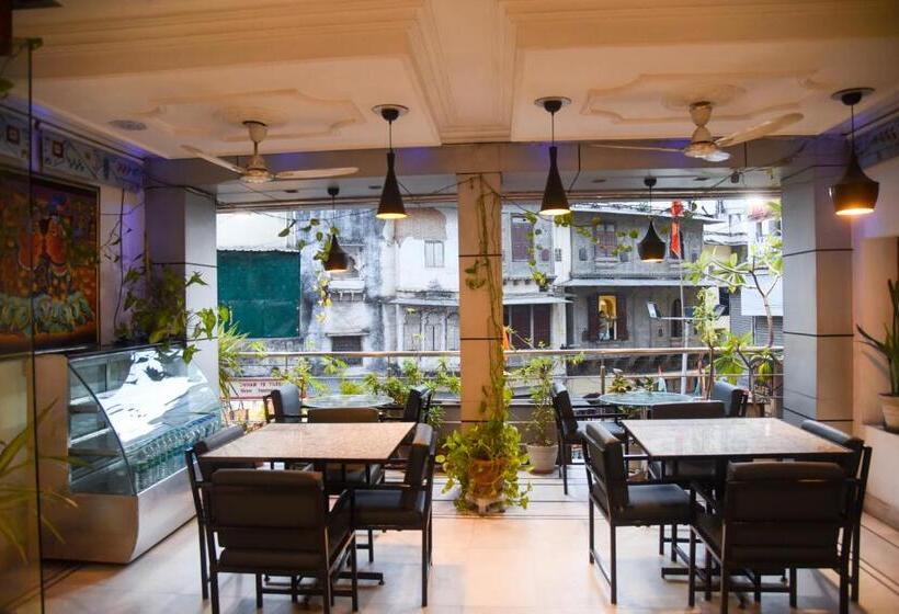 בית מלון כפרי Sajjan Villa