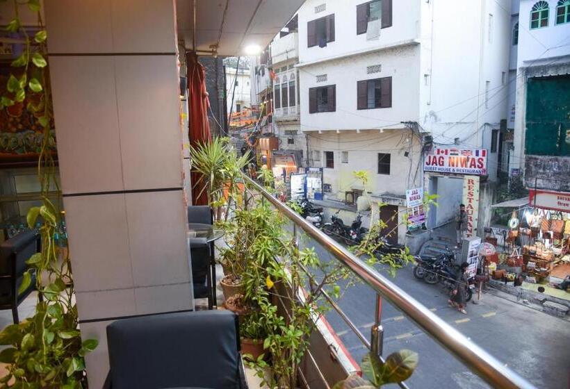 בית מלון כפרי Sajjan Villa