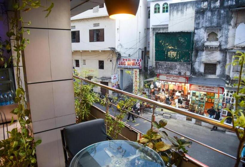 בית מלון כפרי Sajjan Villa