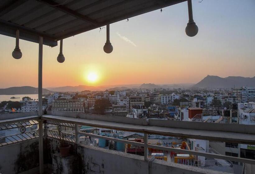 בית מלון כפרי Sajjan Villa