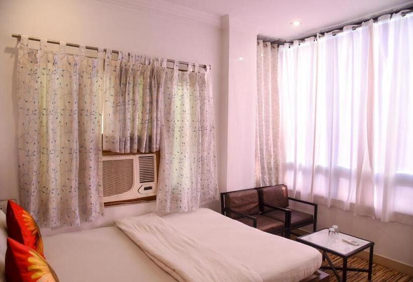 בית מלון כפרי Sajjan Villa