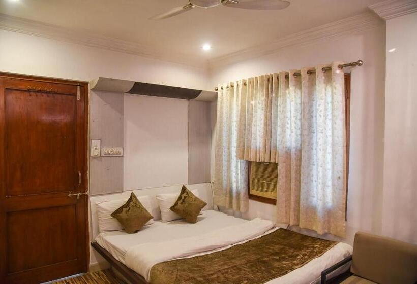 בית מלון כפרי Sajjan Villa