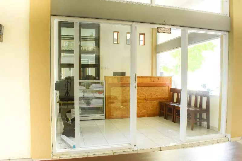 Retkeilymaja Penginapan Anggrek Syariah 2 By Oyo Rooms