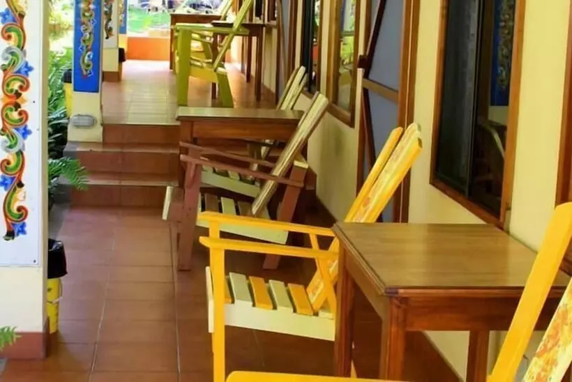 ホテル Cabinas Marielos