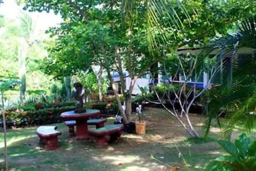 ホテル Cabinas Marielos