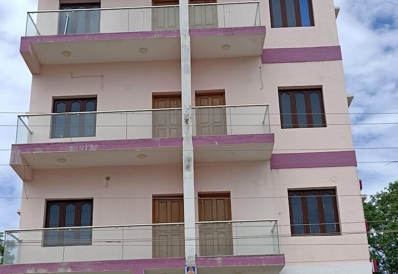 בית מלון כפרי Vairavel Residency