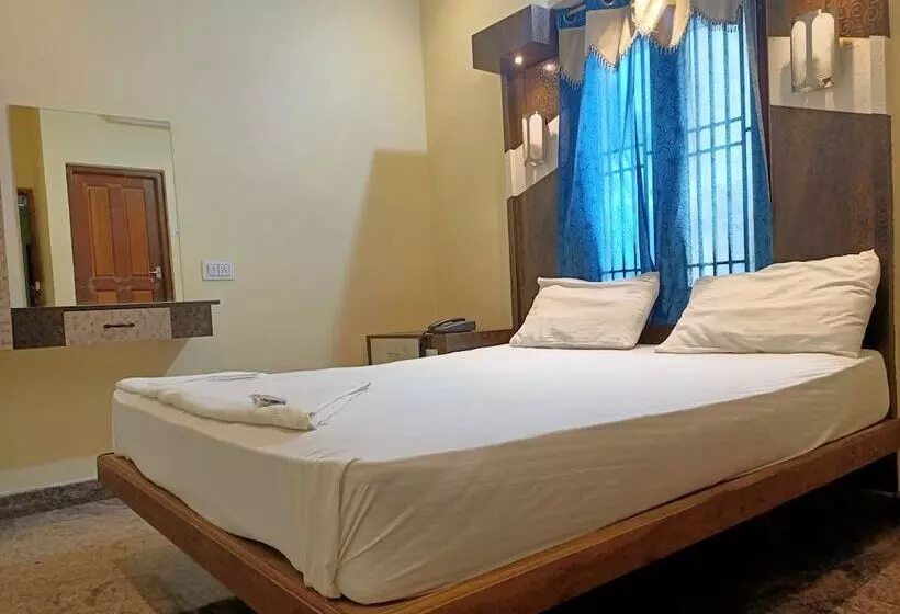 Hotelli Vairavel Residency