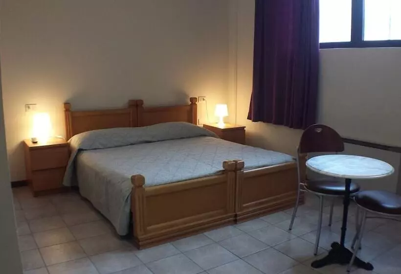 هاستل Youth Firenze 2000