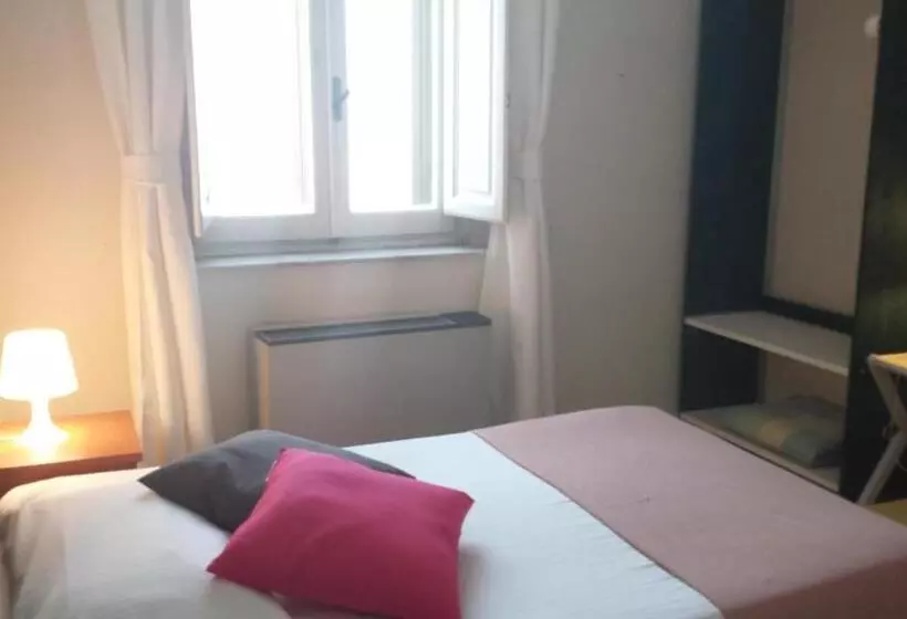 هاستل Youth Firenze 2000