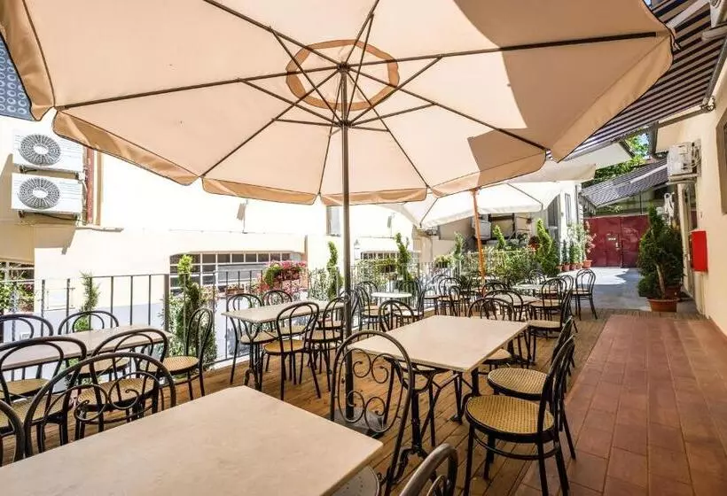 هاستل Youth Firenze 2000